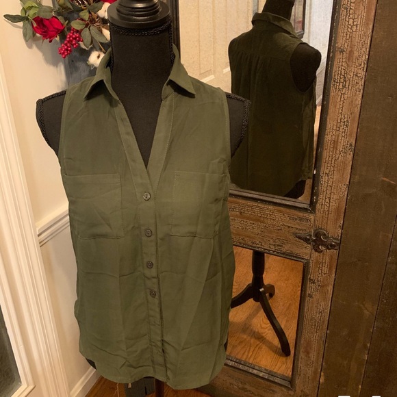 V-Neck Button Down Top - Picture 1 of 2